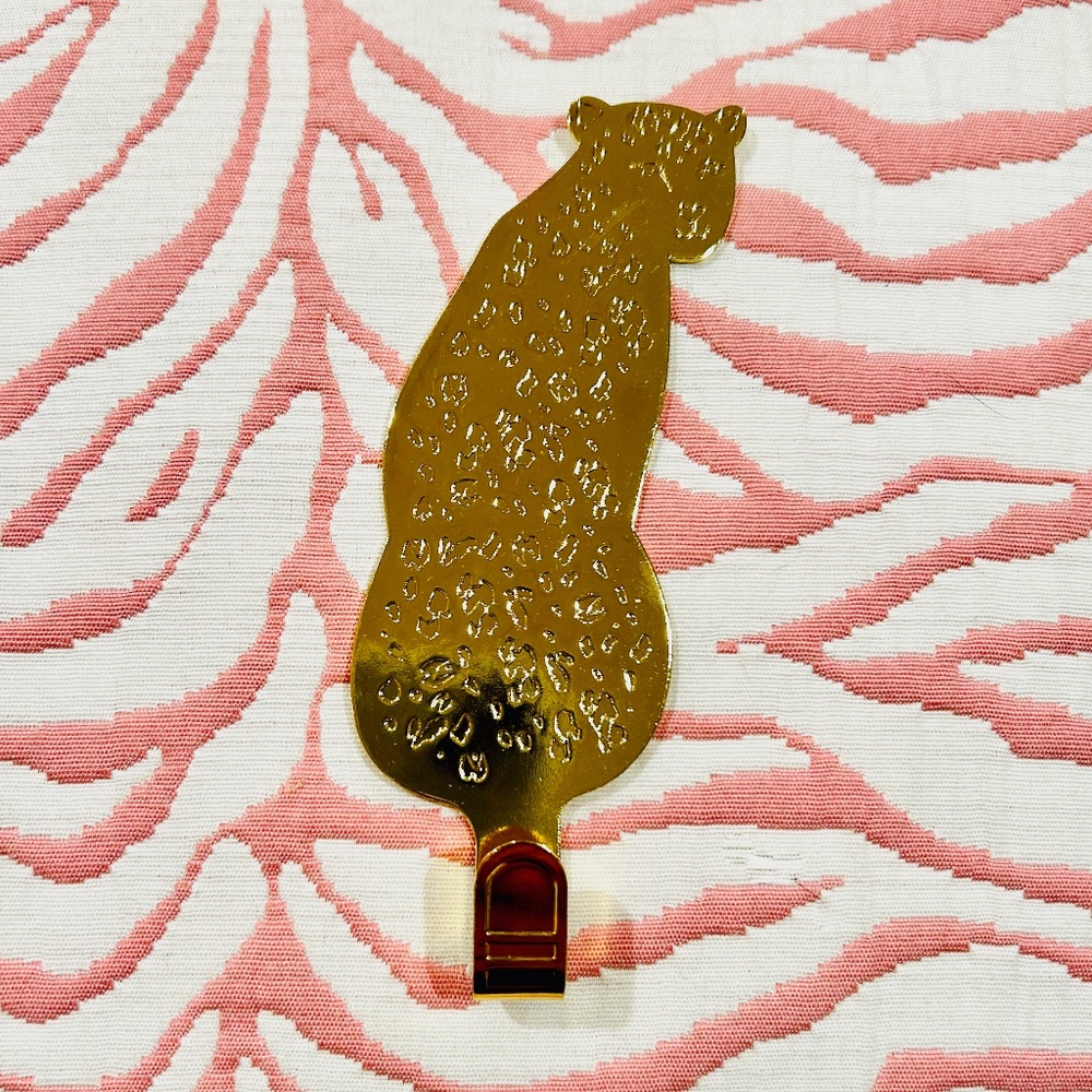 N25-Decorative Gold Toned Leopard Magnetic Hook